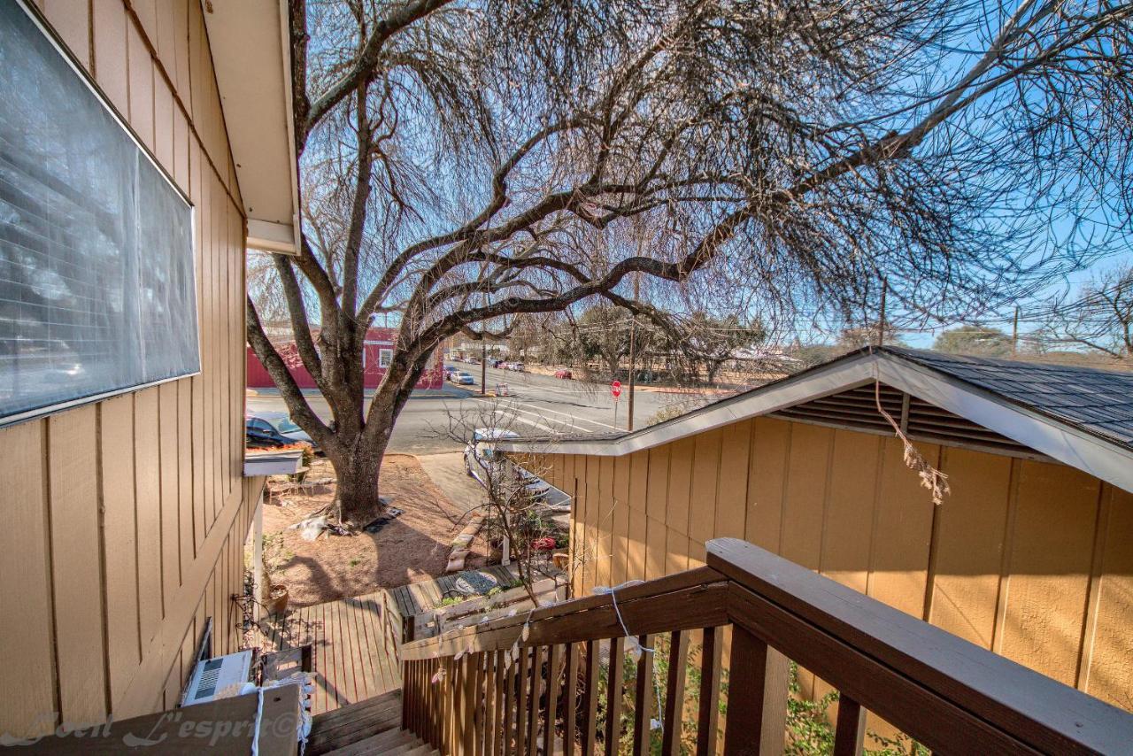 Apartamento Binky'S Nest Fredericksburg Exterior foto